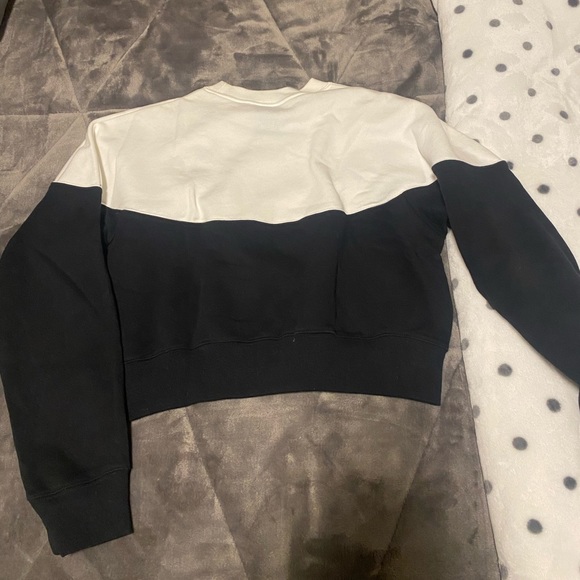 Black and white Nike cropped longsleeve/sweatshirt size medium - Picture 4 of 4